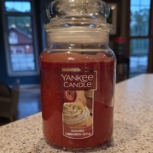 Yankee Candle Red Sugared Cinnamon Delight
